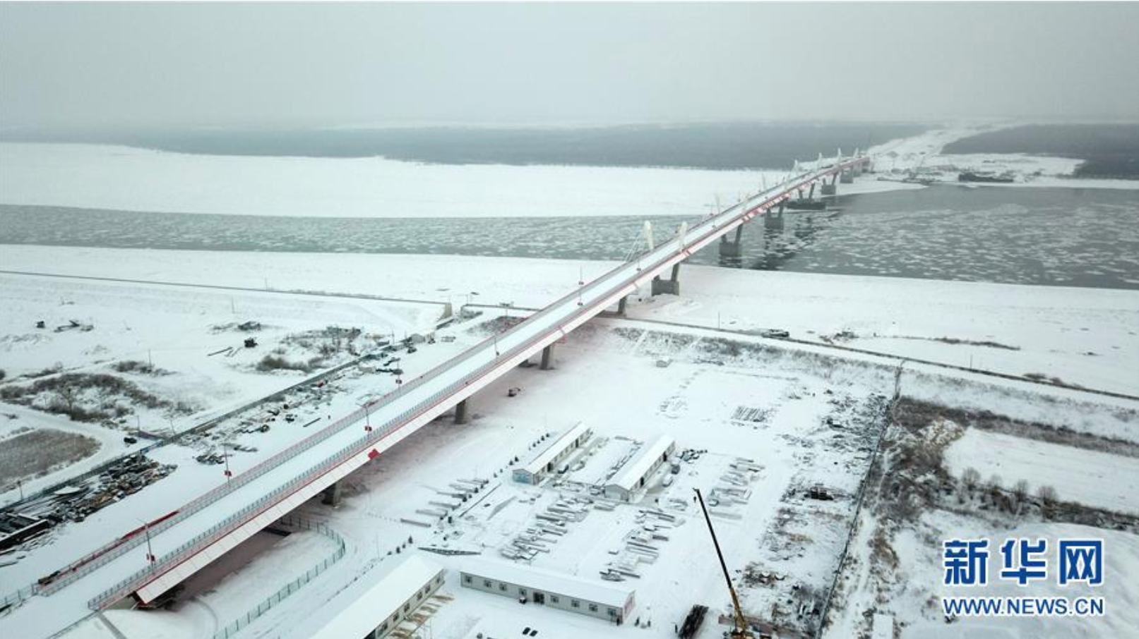 Благовещенск разница. Мост Благовещенск Хэйхэ. Хэйхэ и Благовещенск 1980. Китай через реку от России. Набережная Благовещенска Амурской области.